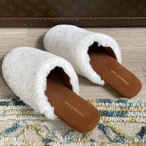 NWOB Ladies Vineyard Vines Shearling Slippers